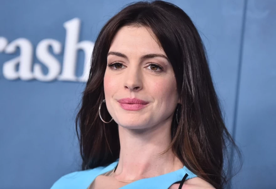 Πορτρέτο Anne Hathaway σε επίσημη εμφάνιση