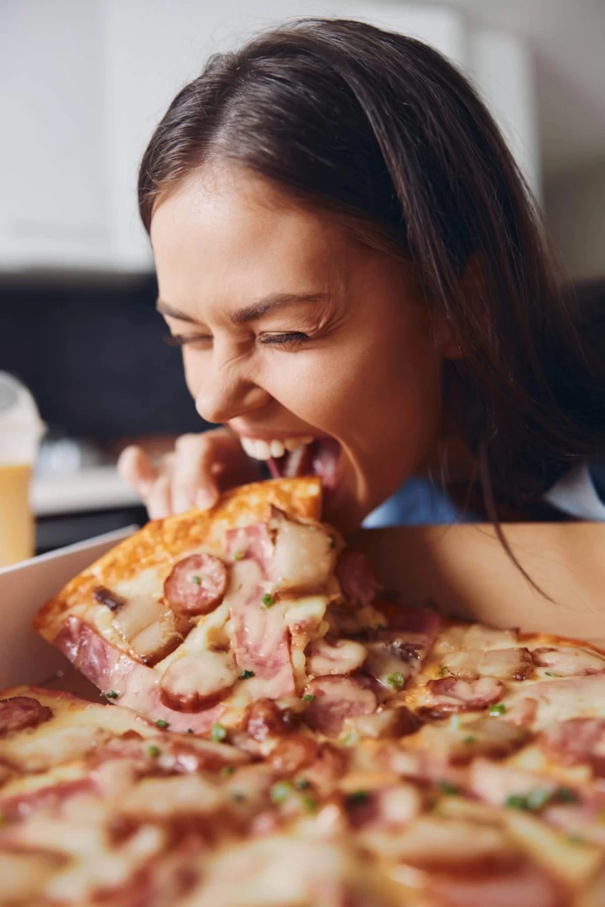 girl eats pizza
