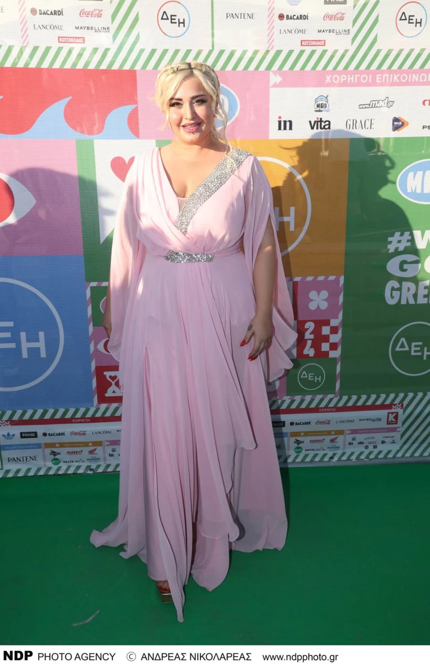 Κατερίνα Πεφτίτση ροζ φόρεμα Mad MVA