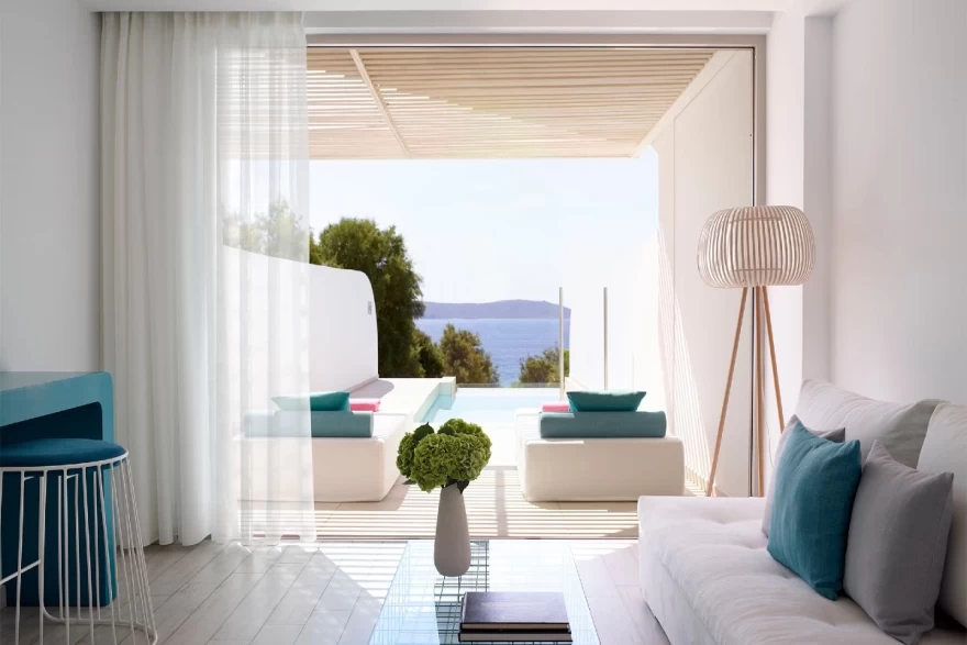 Η σουίτα με ιδιωτική πισίνα στο Proteas Blu Resort