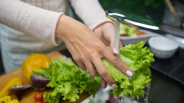 Οπως να πλύνετε σωστά τα φρούτα και λαχανικά
