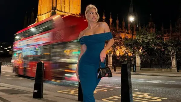 Η Ιωάννα Τούνι με μάξι φόρεμα σε έξοδό της