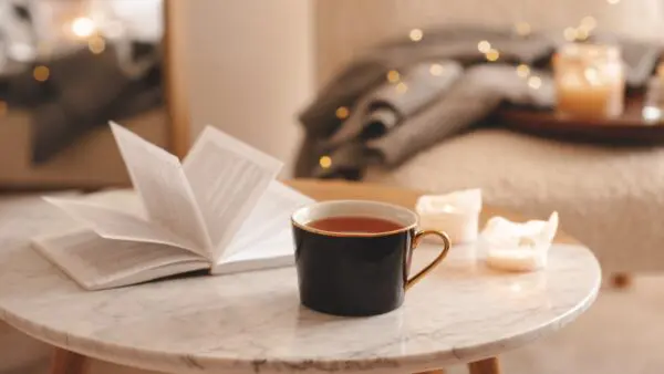 Το τσάι της γιαγιάς πάνω στο τραπέζι