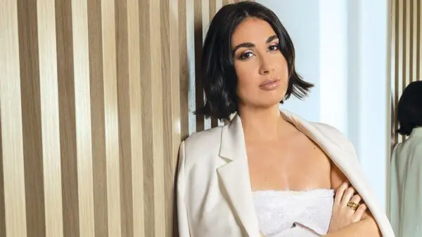 Η Έλενα Κρεμλίδου φωτογραφίζεται για το You