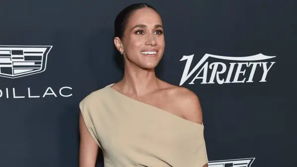 Η Μέγκαν Μαρκλ σε φωτογράφιση στο κόκκινο χαλί