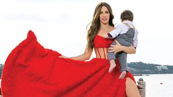 Η Στικούδη με τον γιο της