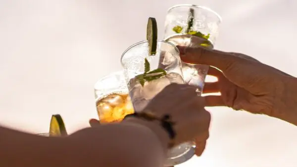 Αναψυκτικό σε ποτήρια