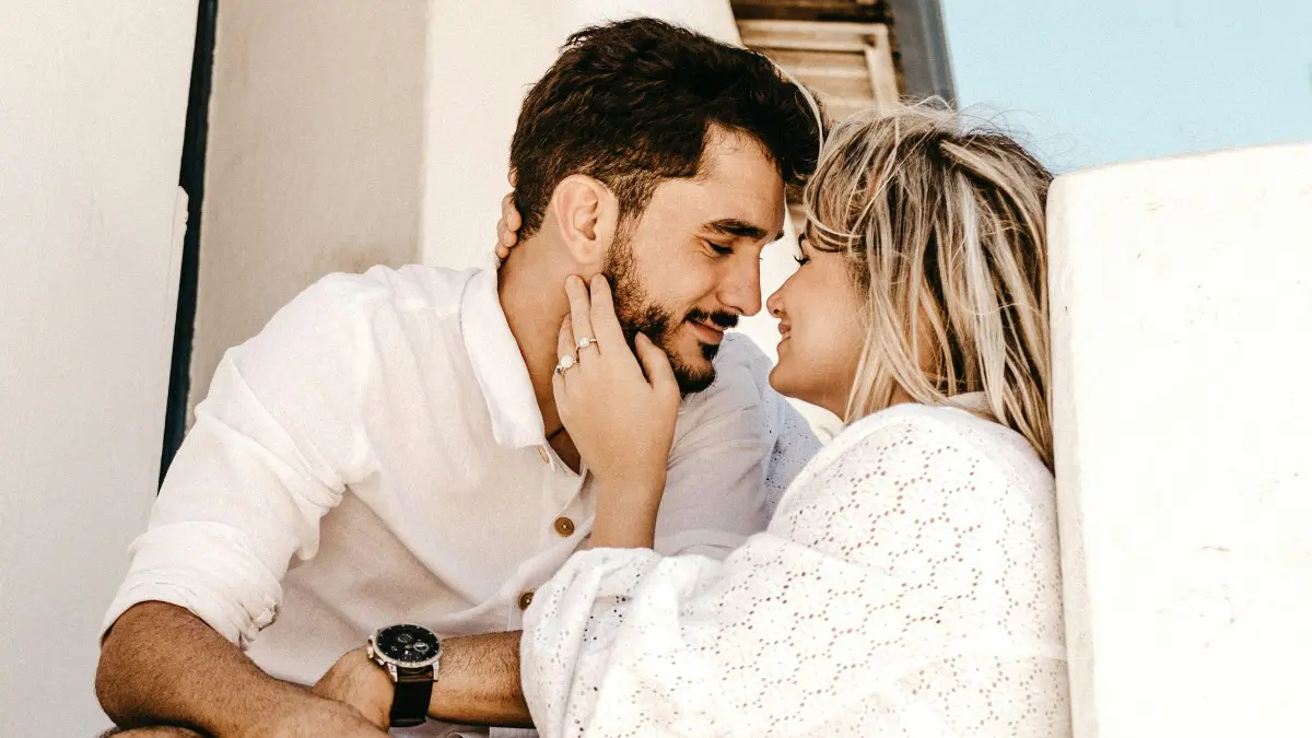 Ένα ζευγάρι αγκαλιά