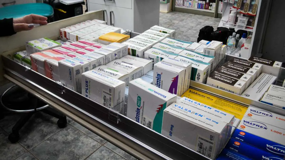 Ένα συρτάρι με φάρμακα