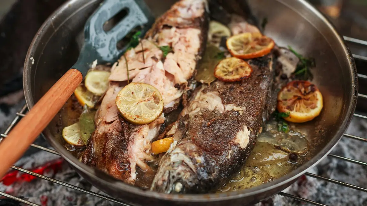 ψάρια στο τηγάνι