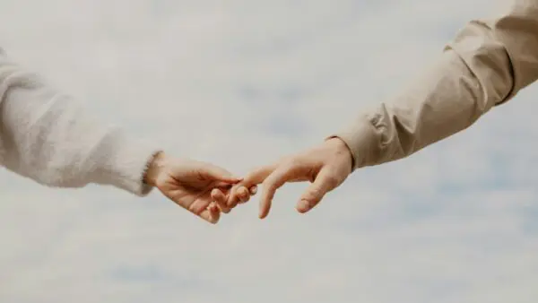 Χέρια που κρατιούνται