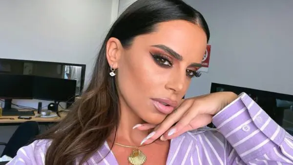 H Μαρία Αντωνά βγάζει σέλφι