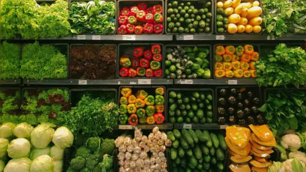 λαχανικά σε σούπερ μάρκετ