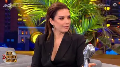 Η Βάσω Λασκαράκη στο πλατό της εκπομπής The 2night show