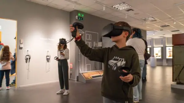 Τα παιδιά ανακαλύπτουν στο Μουσείο Τηλεπικοινωνιών Ομίλου ΟΤΕ