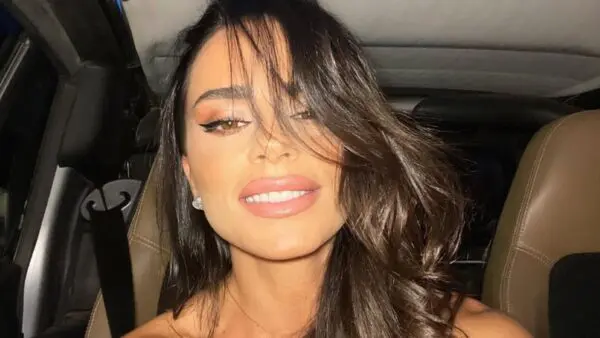 Η Μαρία Αντωνά στο αυτοκίνητο