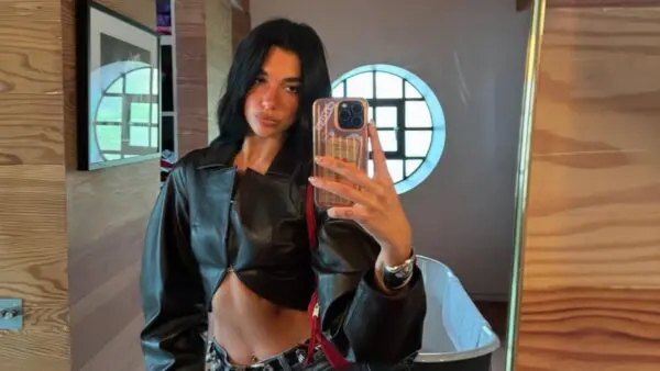 Η Dua Lipa