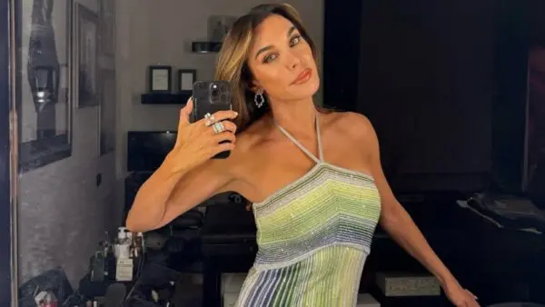 Η Τατιάνα Στεφανίδου βγάζει σέλφι