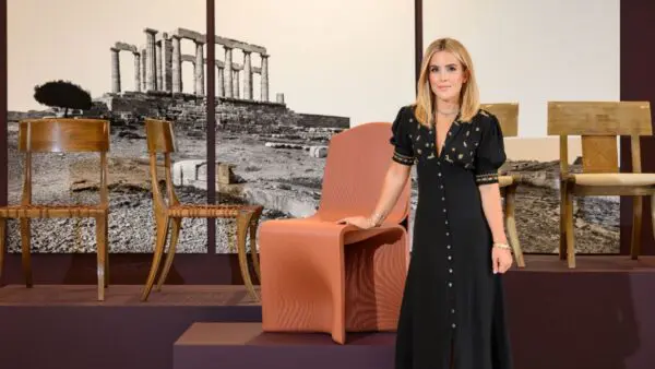 Stefanidou Tsoukala Gallery με καρέκλα klismos