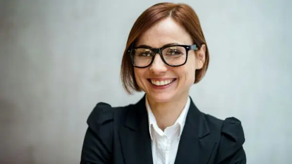 εργαζόμενη γυναίκα