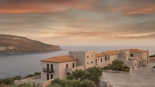 Petra & Fos: Η μαγεία των γιορτών στη Μάνη έχει όνομα