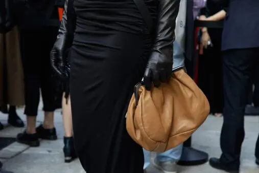 δερμάτινα γάντια στο street style