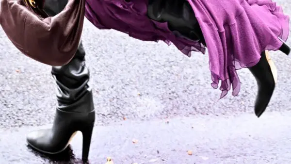 ψηλοτάκουνα παπούτσια στο street style