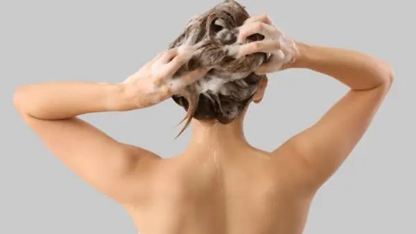 Λούσιμο γυναίκας