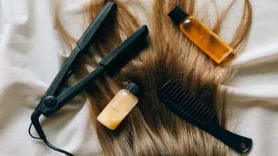 Styling μαλλιών με εργαλεία