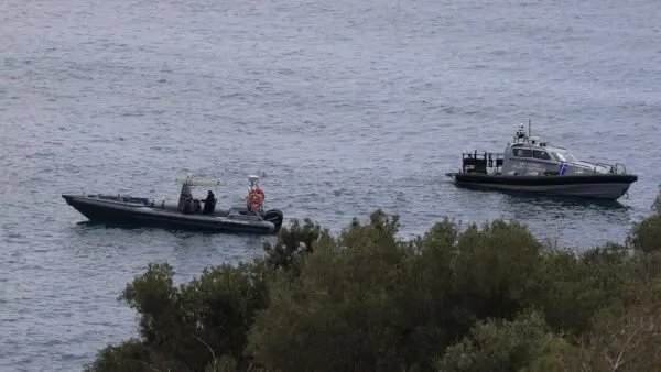 Επιχείρηση ανάσυρσης δύτη στα Λιμανάκια Βουλιαγμένης