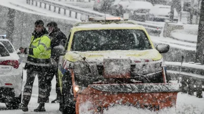 Κακοκαιρία «Ελπίς»: Πιθανή η γενική αργία την Τρίτη από τα χιόνια