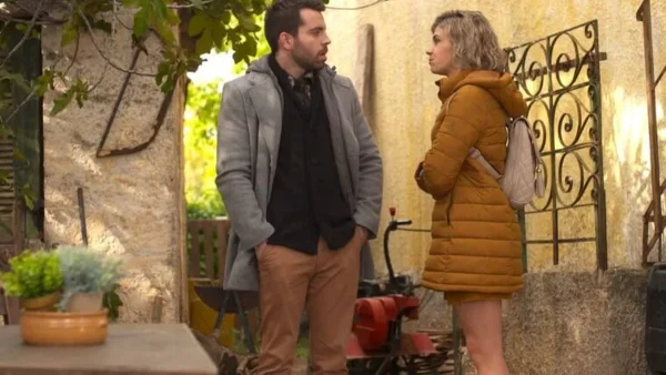 Χαιρέτα μου τον πλάτανο: Ο Ηλίας συναντάει κρυφά τη Φιλιώ για να της εξομολογηθεί όσα νιώθει