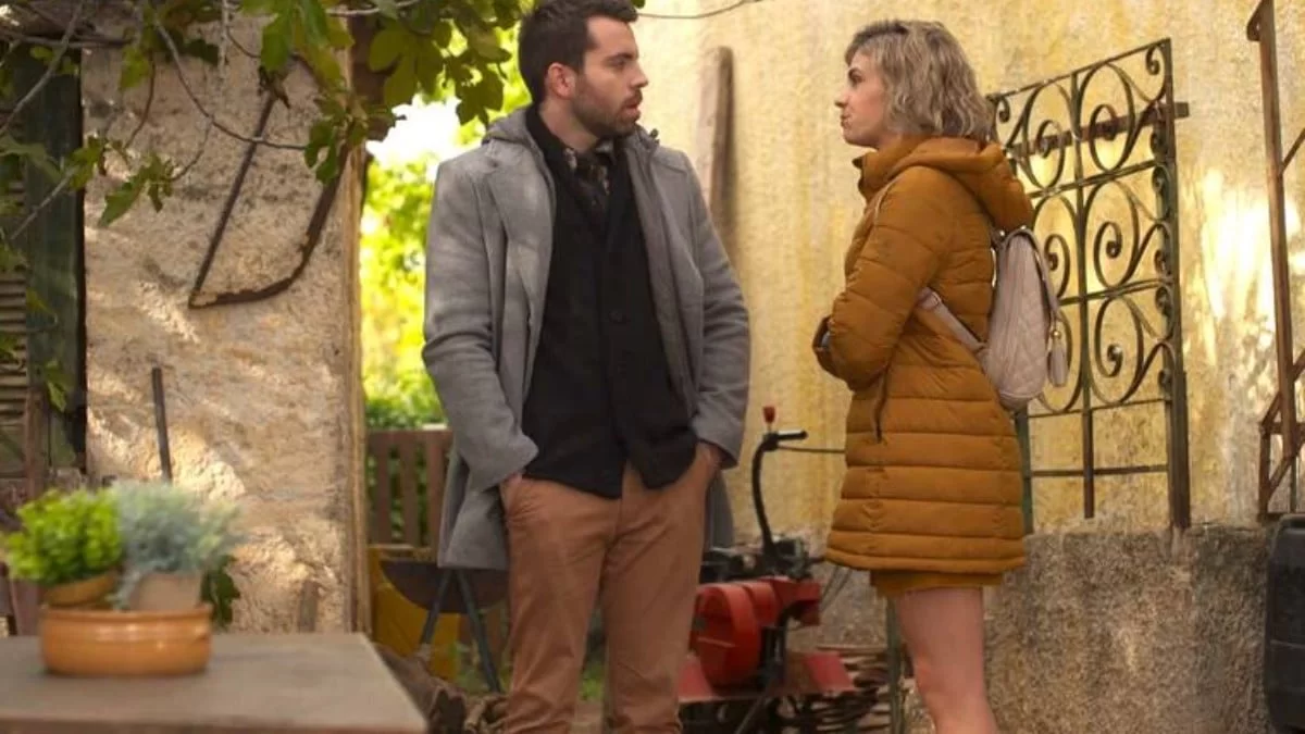 Χαιρέτα μου τον πλάτανο: Ο Ηλίας συναντάει κρυφά τη Φιλιώ για να της εξομολογηθεί όσα νιώθει