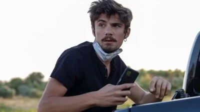 Σασμός: Το «αντίο» του συγγραφέα του βιβλίου στον Κώστα Νικουλί - Φωτογραφία από τον τάφο του