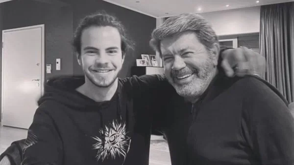 Φωτογραφίες από το σπίτι που μένουν Γιάννης και Άγγελος Λάτσιος - Διώροφο με γκαζόν και πισίνα