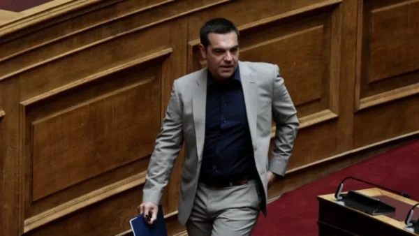 Ο Αλέξης Τσίπρας κατέθεσε πρόταση μομφής