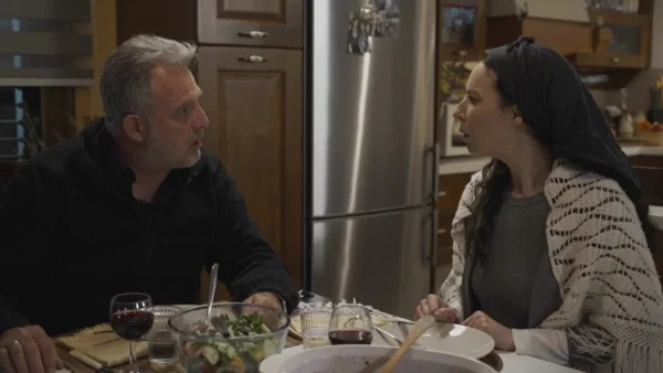 Η Γη της Ελιάς: Η Αρετή βγάζει το λάδι στον Στάθη - «Θα σε αφήσω στον δρόμο...»