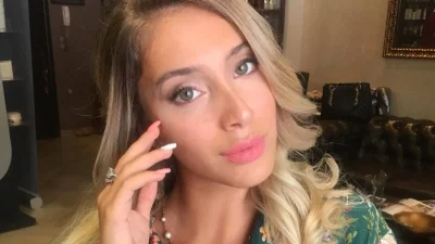 Με πλατινέ μαλλιά και φουσκωμένα χείλη - H εμφάνιση της Αθηνάς Χρυσαντίδου 3 χρόνια μετά το Power of Love