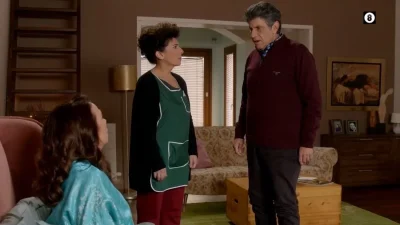 Σε ξένα χέρια: Η Μαριτίνα τηλεφωνεί στον Μάνο και την ώρα που εκείνος διαπληκτίζεται με την Τόνια