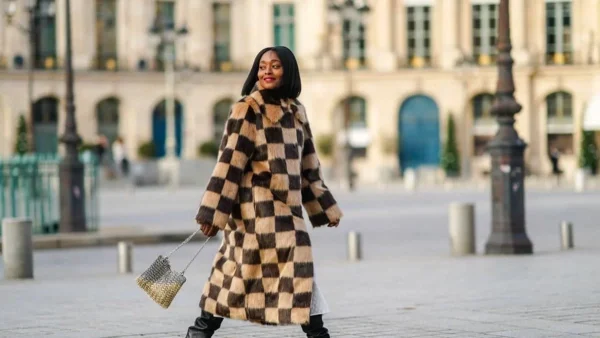 Πώς θα φορέσεις τη συνθετική γούνα από το πρωί ως το βράδυ!