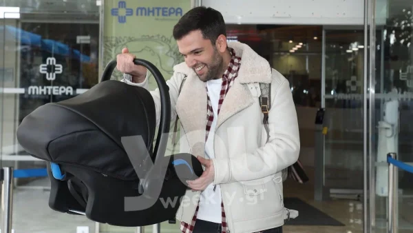 Πέτρος Συρίγος: Εξιτήριο για την σύζυγο του - Αποκλειστικές φωτογραφίες με την νεογέννητη κόρη του