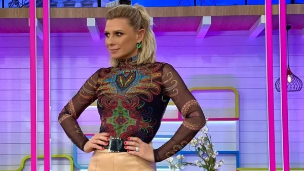 "Ναι μεν, ήταν δύσκολο, αλλά, επειδή και οι δύο..." - Η αποκάλυψη της Καραβάτου για το διαζύγιο της