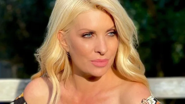 "Έπεσε" το instagram με την ανάρτηση της Ελένης Μενεγάκη -Ποζάρει με φόντο τη θάλασσα