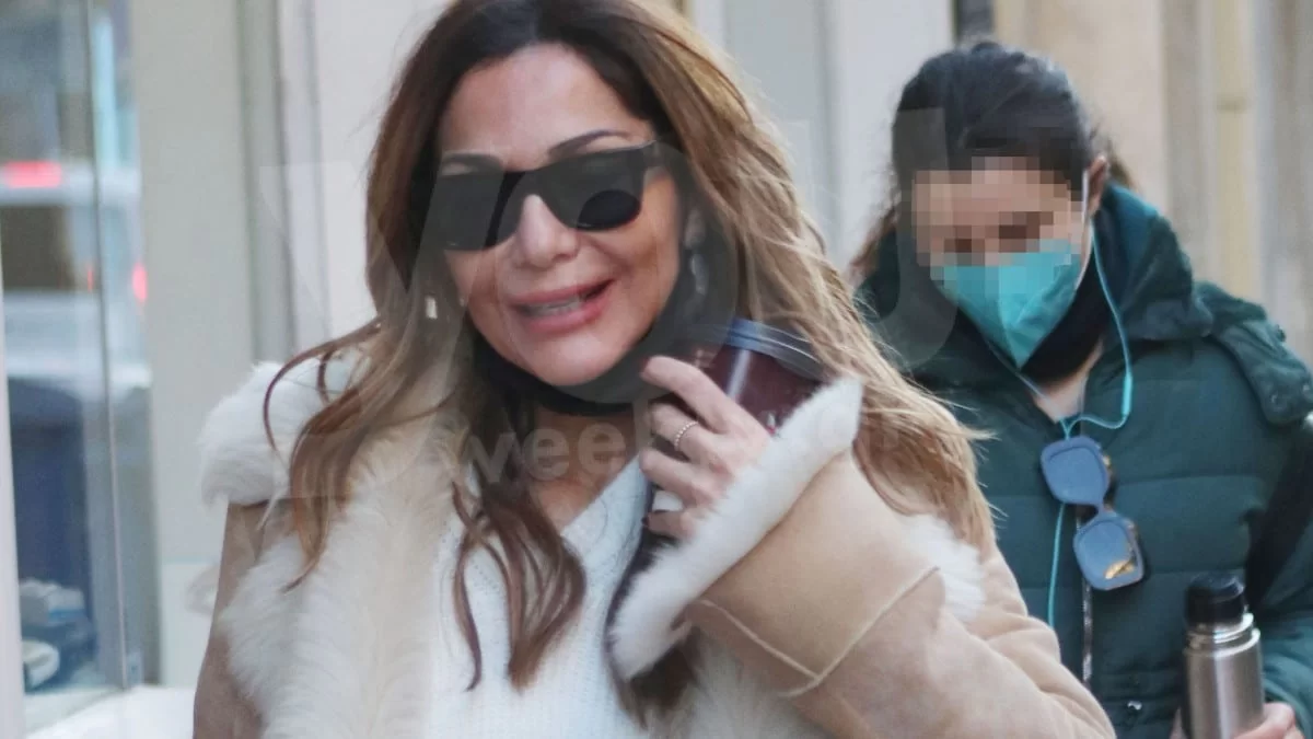 Εκνευρίστηκε και δεν το έκρυψε - Καρέ καρέ η αντίδραση της Βανδή όταν είδε τον φωτογράφο σε δρόμο της Αθήνας