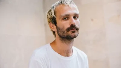 Ηλίας Γκιώνης: Ποιος είναι ο ακτιβιστής που ξεσκέπασε τον Στάθη Παναγιωτόπουλο και τον βιασμό στη Θεσσαλονίκη