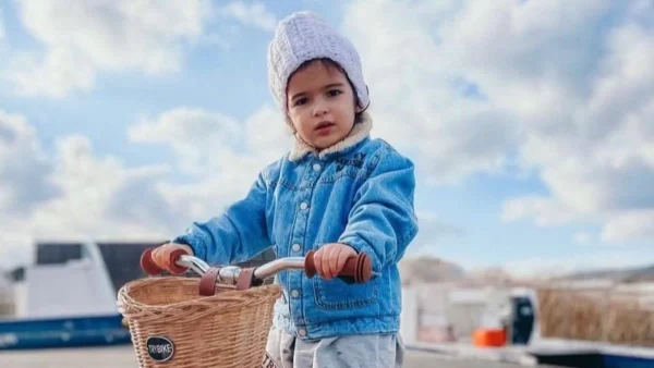 Insta Poll: Ποιας celebrity κόρη είναι το κοριτσάκι της φωτογραφίας;