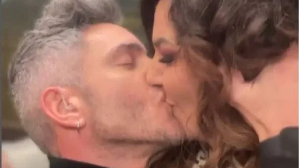 "Καυτά" φιλιά για Κατερίνα Ζαρίφη - Θεοχάρη Ιωαννίδη! Το βίντεο που έφερε δεκάδες αντιδράσεις