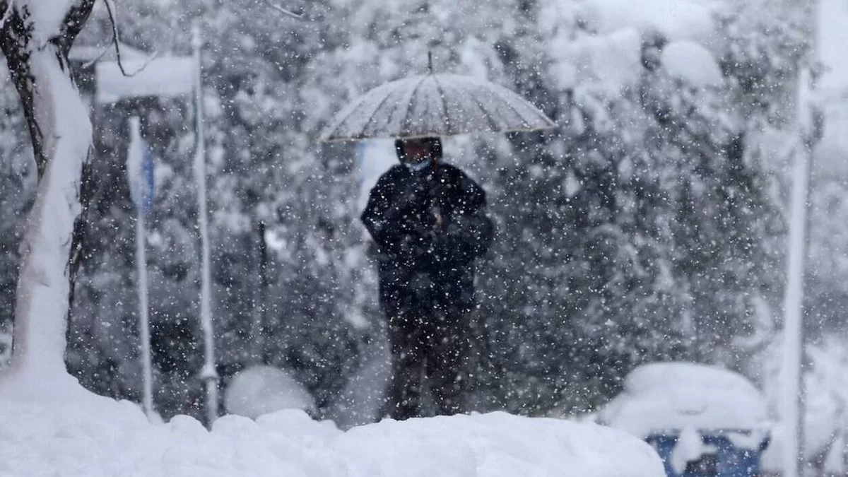 Καιρός (22/1): Κρύο, βροχές και χιόνια σήμερα - Πού θα «χτυπήσει» η κακοκαιρία «Ελπίς»