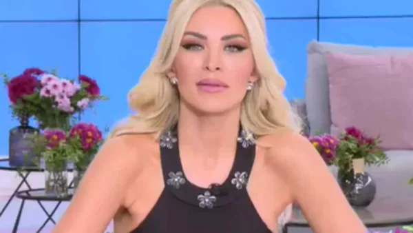 «Επειδή παίρνω ορμόνες, μήπως...» - Η αποκάλυψη της Καινούργιου on air για την συγκίνησή της