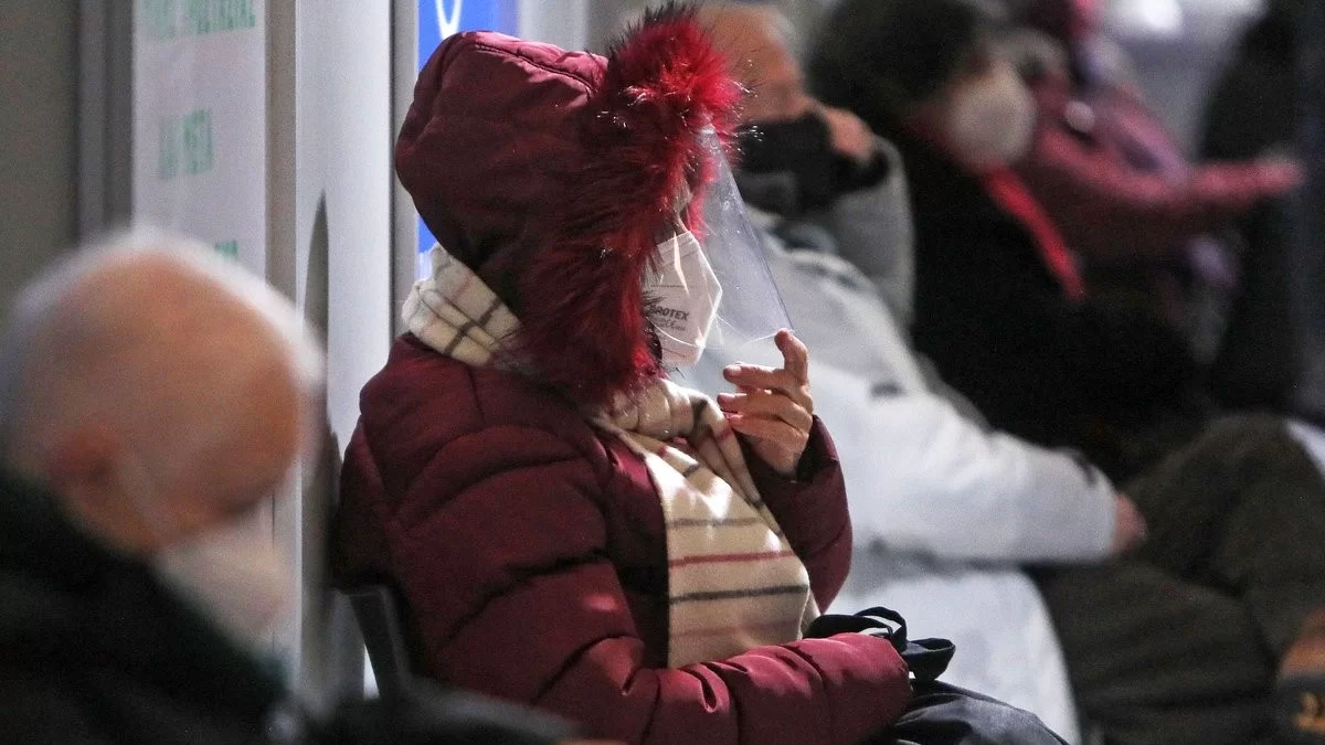 Από 17/1 τα πρόστιμα στους ανεμβολίαστους άνω των 60 ετών - Ποιοι εξαιρούνται και πως θα επιβάλλονται